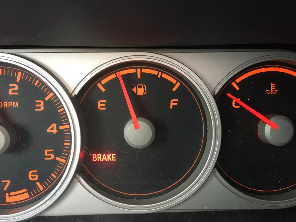 What Is That Arrow On Your Car’s Gas Gauge
