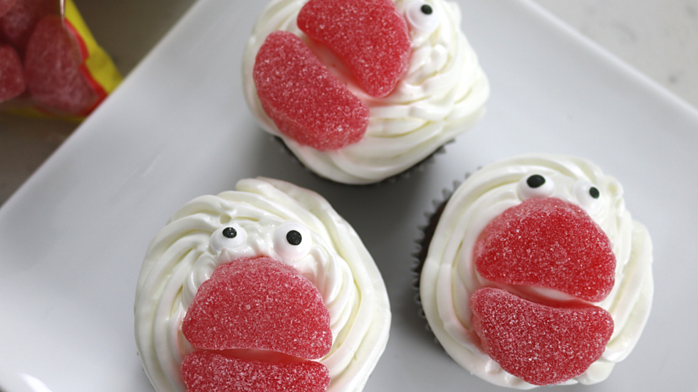 Mom Squad Time Saver: Easy Valentine's Kiss Cupcakes