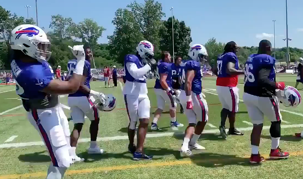 VIDEO: Watch 300-Pound Bills' Players Line Dance at Training Camp