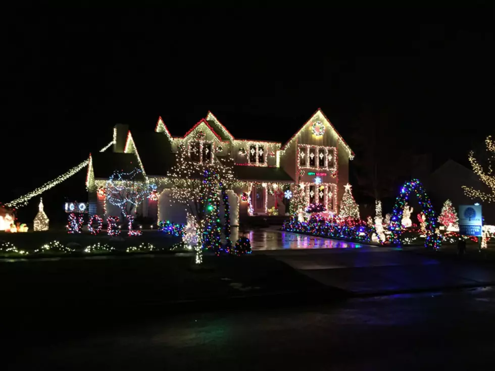 Entire New York Neighborhood Creates Magical Christmas Wonderland for Charity