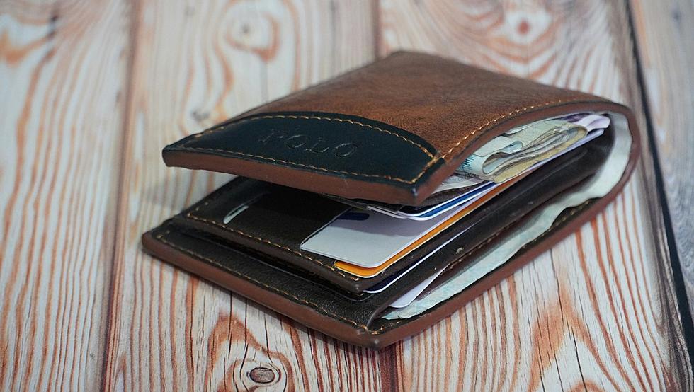 Experts Warn New Yorkers To NOT CARRY These 7 Items In Their Wallets