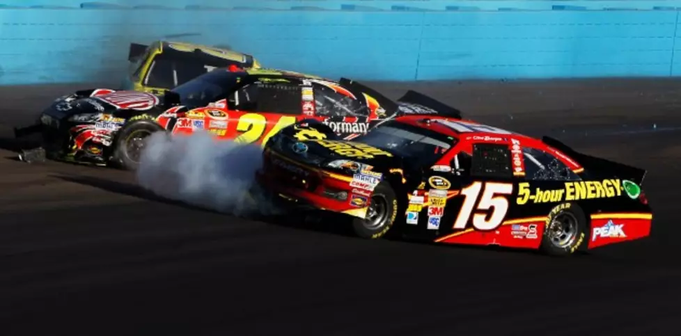 NASCAR Brawl &#8211; Jeff Gordon And Clint Bowyer Pit Crews Fight At Phoenix [VIDEO]