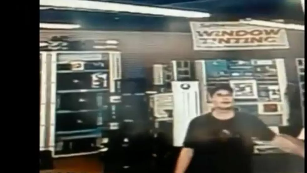 New Hartford Police Looking For Suspect In Headphone Theft [VIDEO]