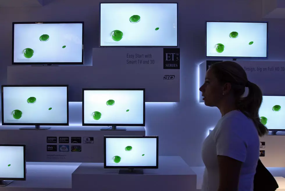 VIDEO: Woman Stuffs TV Up Her Dress And Walks Out Of Store