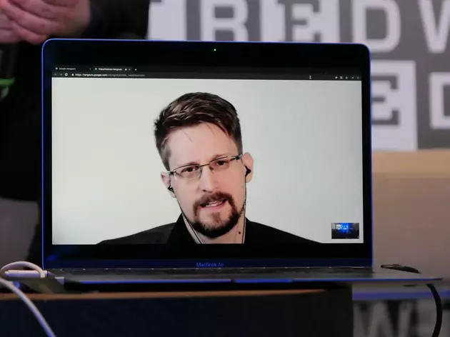 Snowden Calls on France&#8217;s Macron to Grant Him Asylum