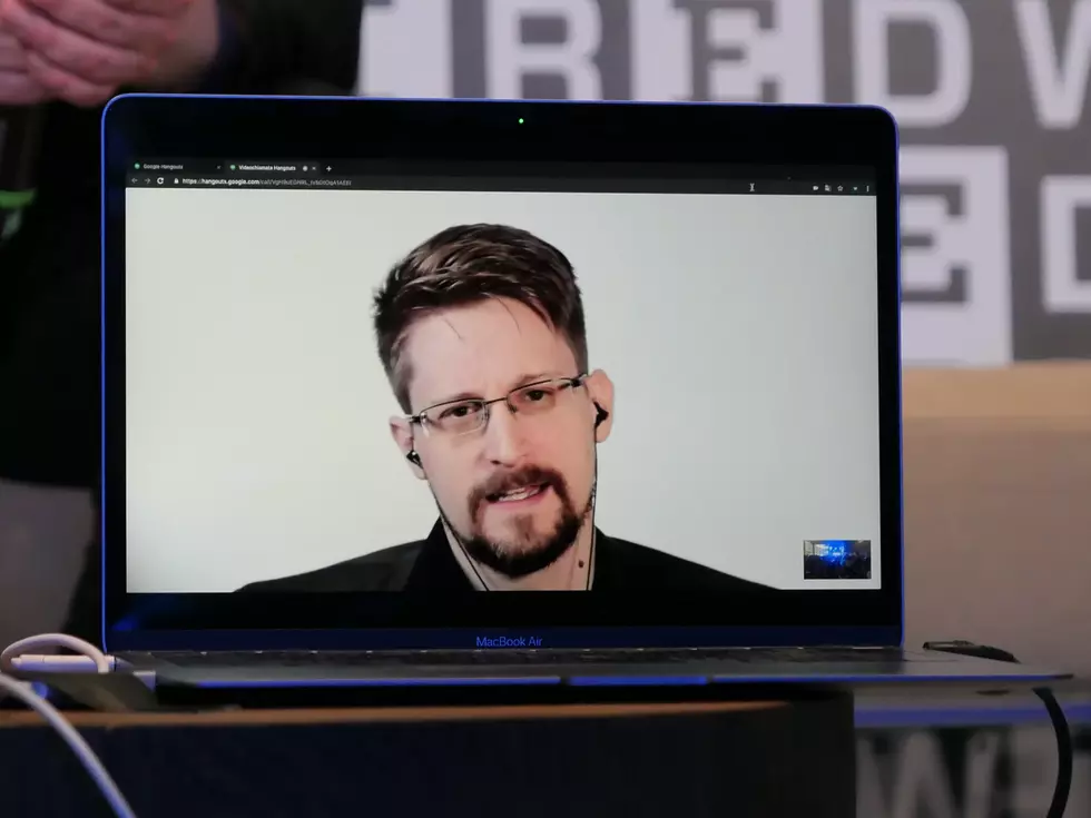 Snowden Calls on France's Macron to Grant Him Asylum