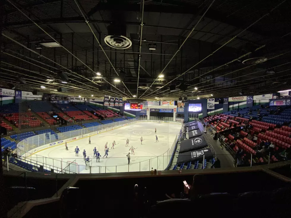 Sights and Sounds of the Last Utica Comets Game at Home 