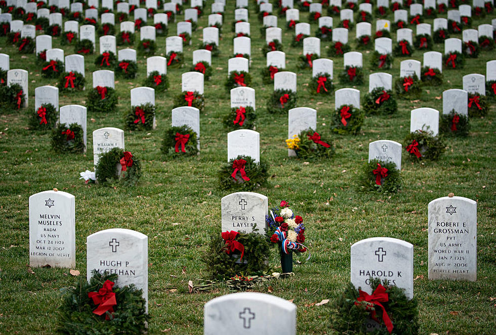 &#8216;Wreaths Across America&#8217; Places More than 2.4 Million Wreaths on Veterans&#8217; Headstones