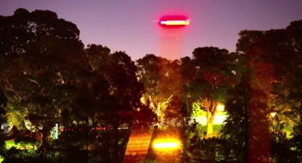 Did Russell Crowe Capture An Alien Spacecraft On Film?- Is This An Alien UFO?