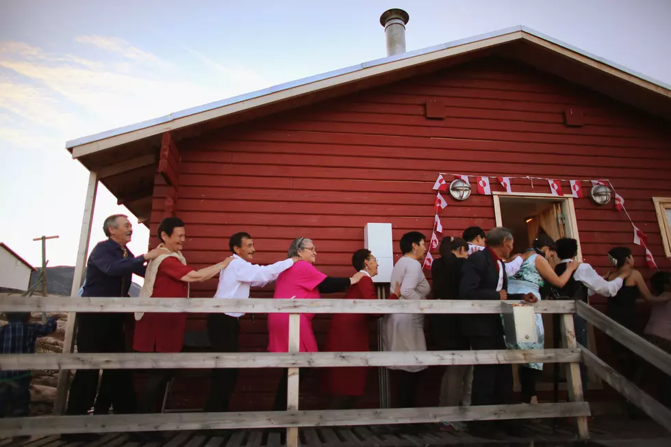 Watch Father And Son Wedding Reception Dance-Off [VIDEO]