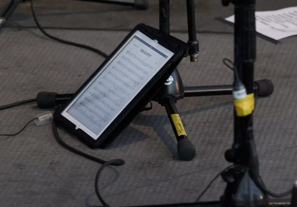 CNY Debate: Should Musical Performers Use iPads Or Not?