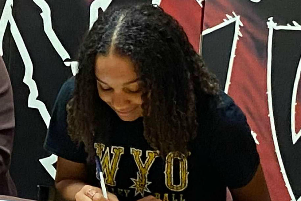 Riverton’s Naya Shime Signs with UW Volleyball