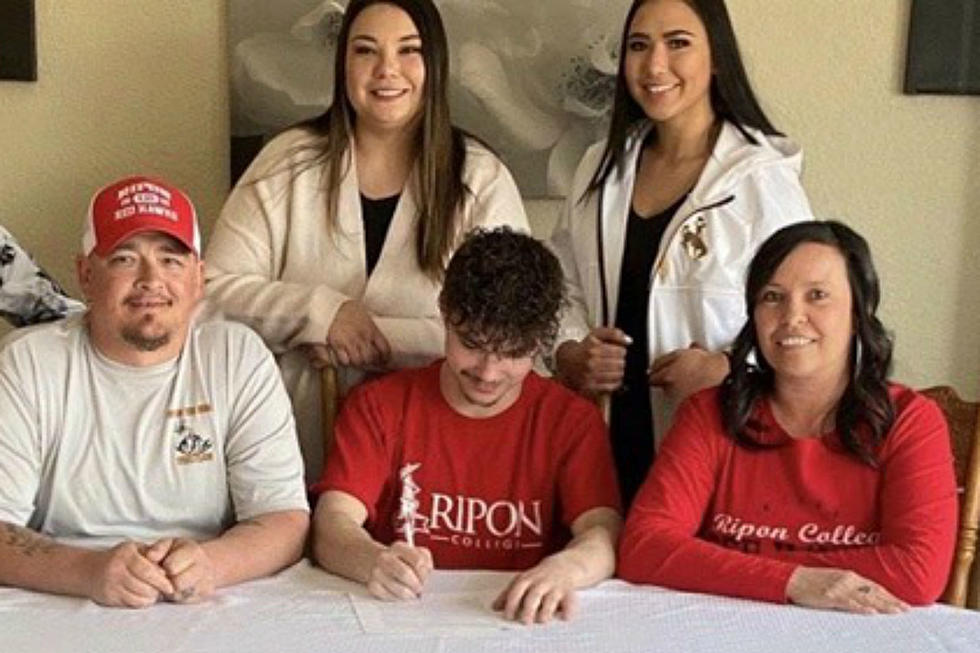 Landon Toth of Rock Springs Signs with Ripon College for Football