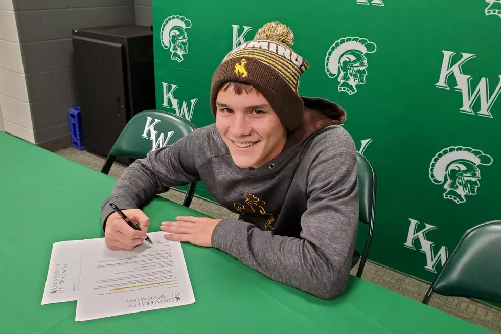 Kelly Walsh’s Analu Benabise Signs with UW for Wrestling