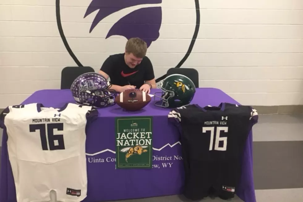 Mountain View's Hunter Meeks Signs at Black Hills State