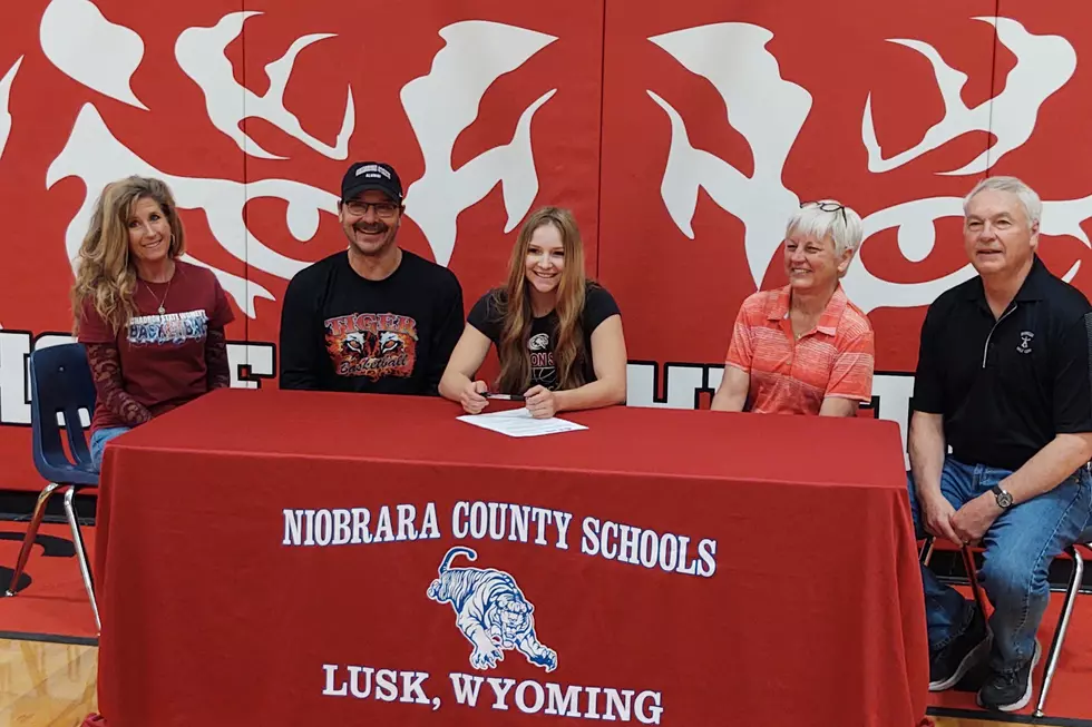 Riley Shaw of Lusk Signs with Chadron State for Basketball
