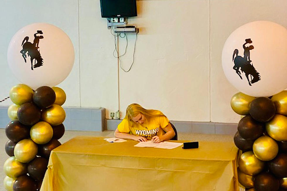 Berkeley Christensen from Gillette Signs to Swim at Wyoming
