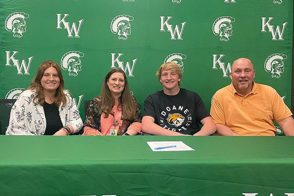 Marty Foery of Kelly Walsh Signs with Doane College for Football