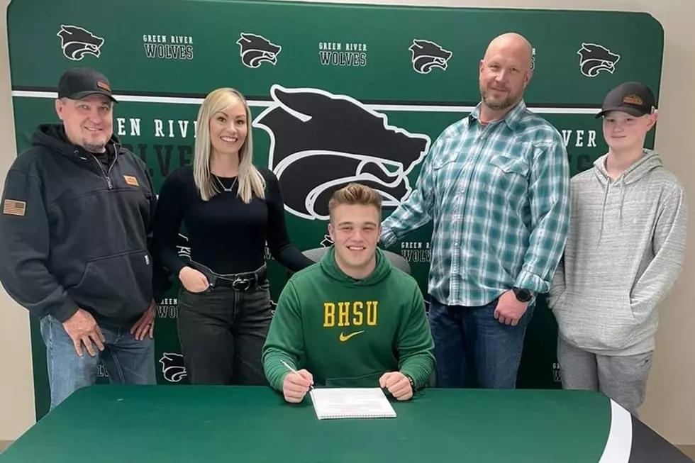 Kyler Bartlett of Green River Signs with Black Hills State