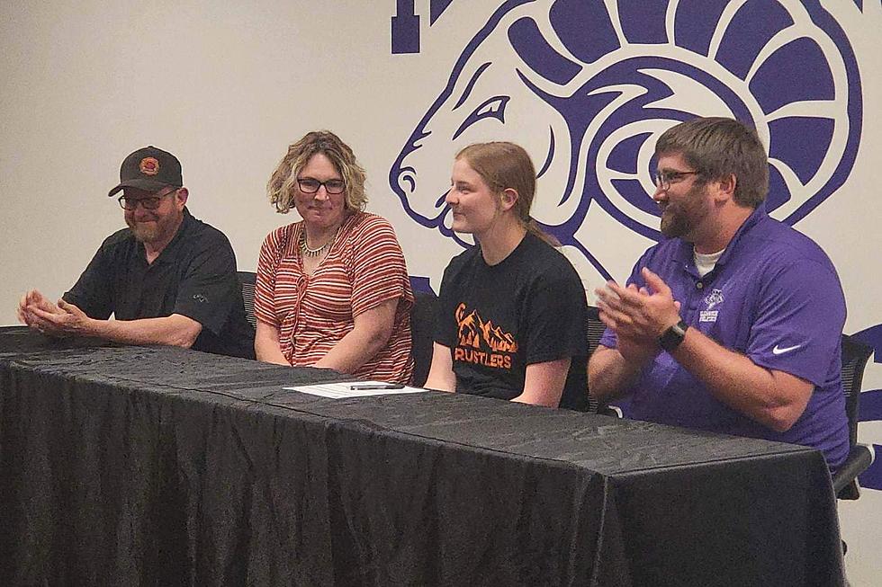 Ann-Marie Young of Glenrock Signs with CWC for Basketball