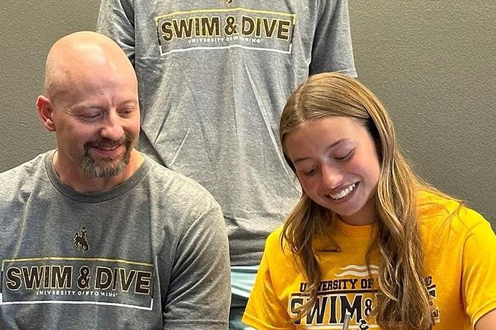 Brinkley Lewis of Cheyenne Central Signs with UW for Diving