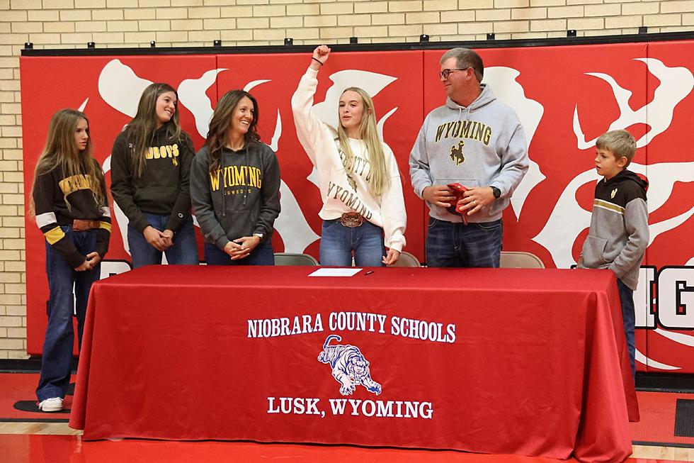 Melody ZumBrunnen of Lusk Commits to UW for Track & Field