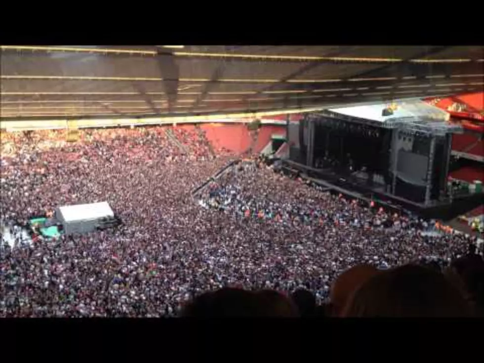 60,000 People Spontaneously Sing ‘Bohemian Rhapsody’ At Green Day Concert [FBHW]