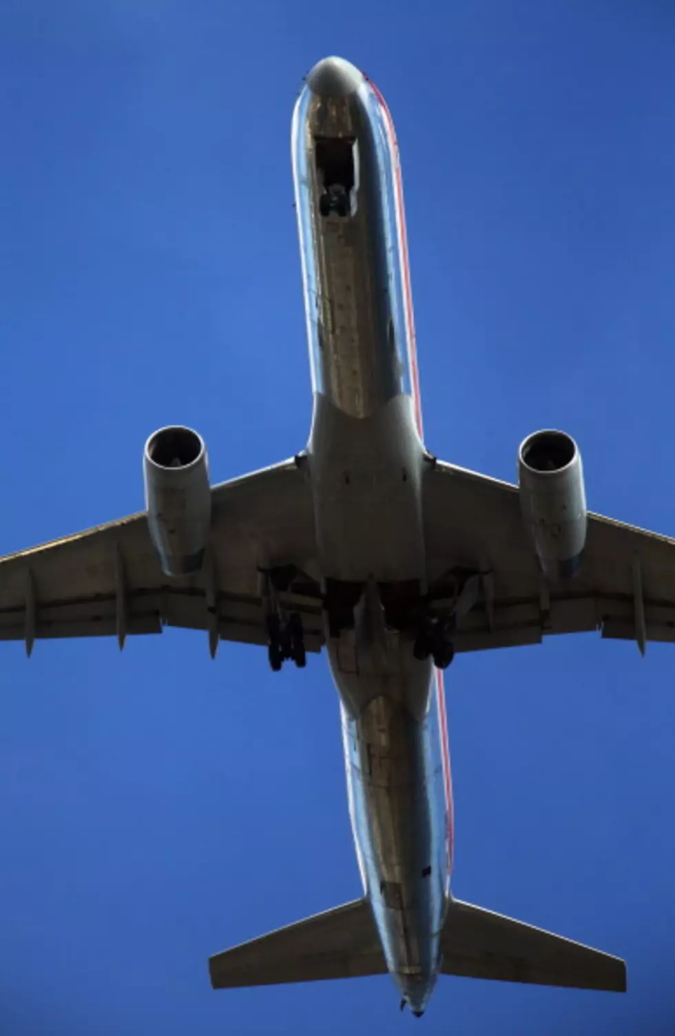 Free Beer & Hot Wings: Teen Stowaway Survives Flight from California to Hawaii in Plane’s Wheel Well [Video]