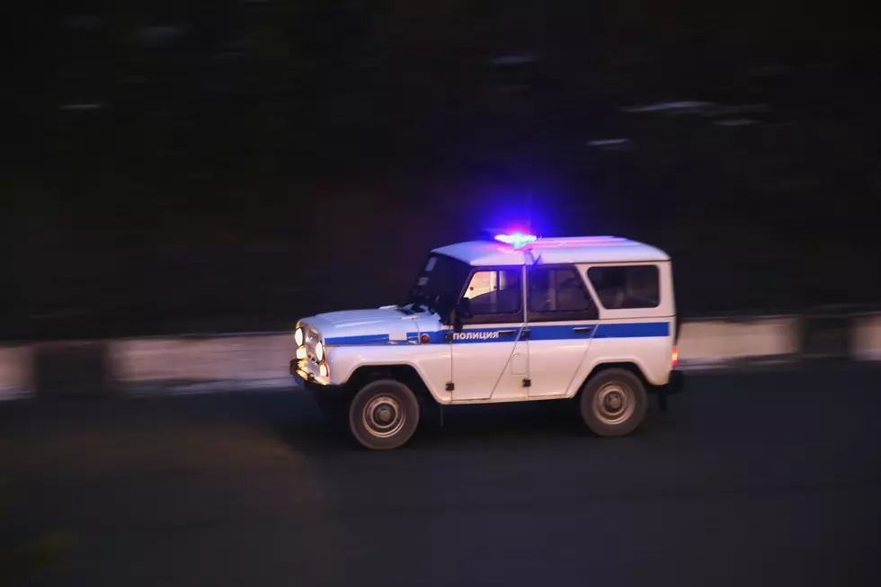 Free Beer &#038; Hot Wings: Driver Pushes Cop Car Off the Road in Russia [Video]