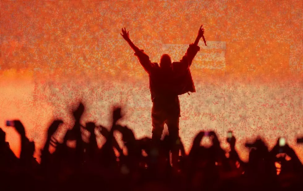 Free Beer &#038; Hot Wings: Kanye West Has Crybaby Moment at Bonnaroo Music &#038; Arts Festival [Video]