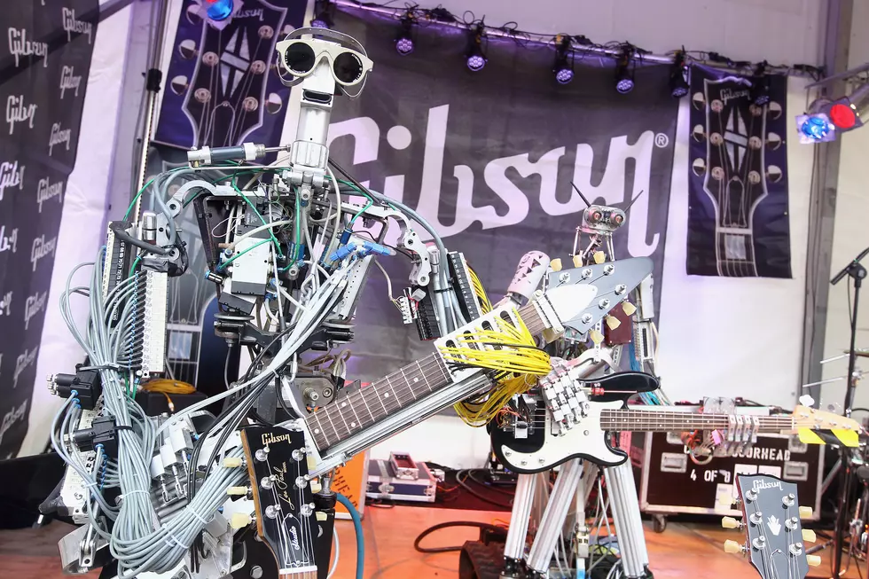 Free Beer & Hot Wings: Robot Band Plays Motorhead’s ‘Ace Of Spaces’ [Video]