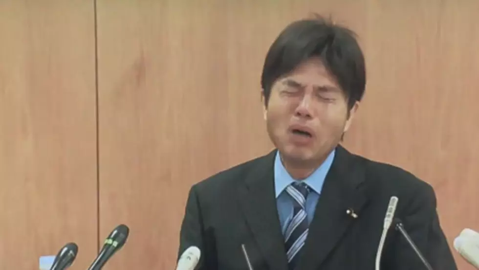 Japanese Politician Completely Loses It During News Conference [FBHW]