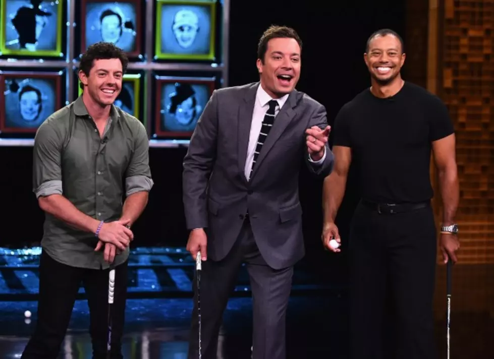 Free Beer &#038; Hot Wings: Jimmy Fallon Takes On Rory McIlroy In Chipping Contest With Tiger Woods As Caddy [Video]