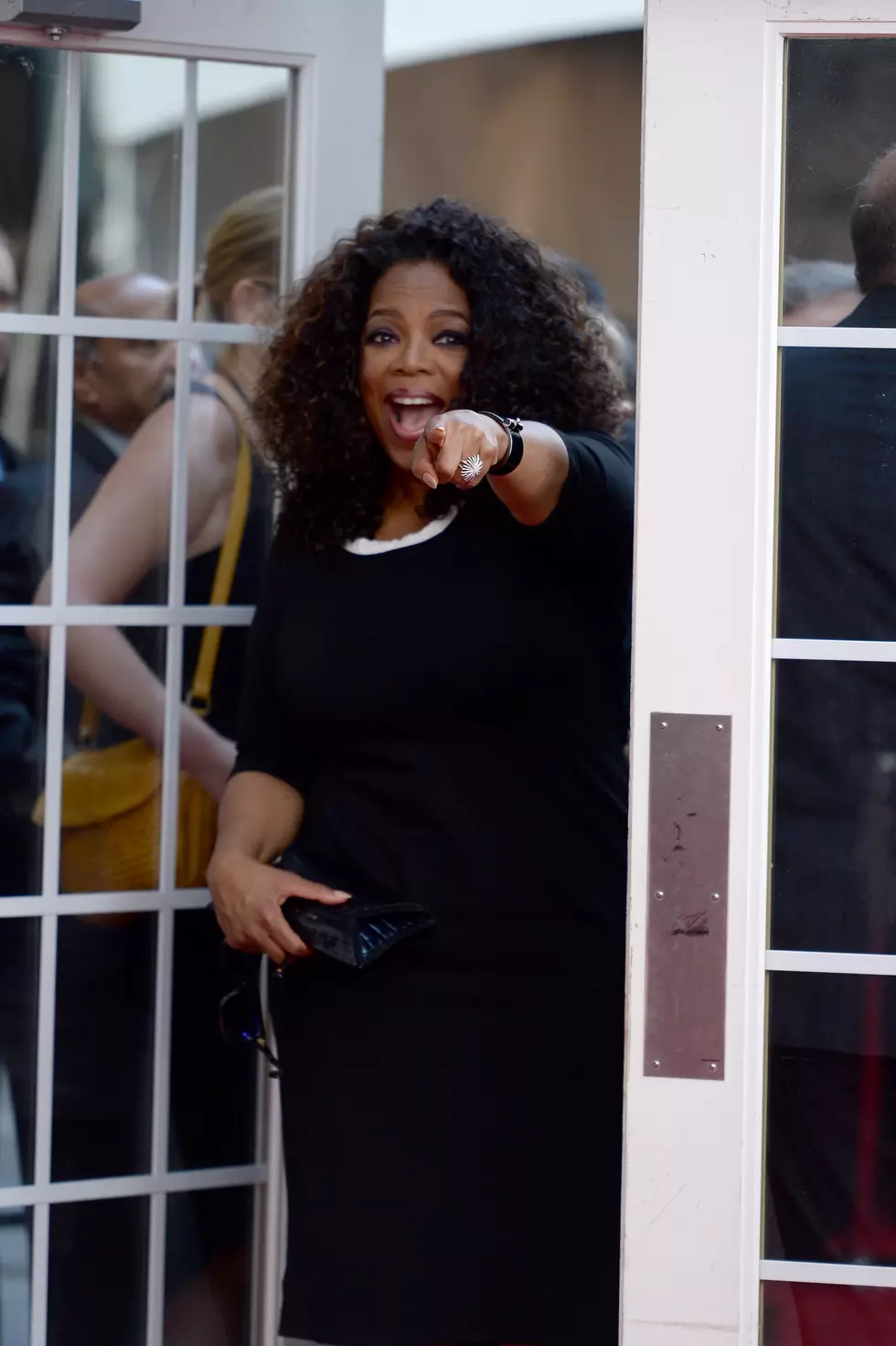 Free Beer & Hot Wings: Oprah Takes ALS Ice Bucket Challenge [Video]