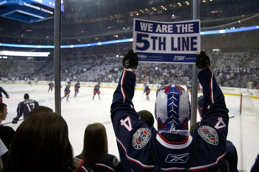 Free Beer & Hot Wings: Columbus Blue Jackets Fan Really Likes to Dance [Video]