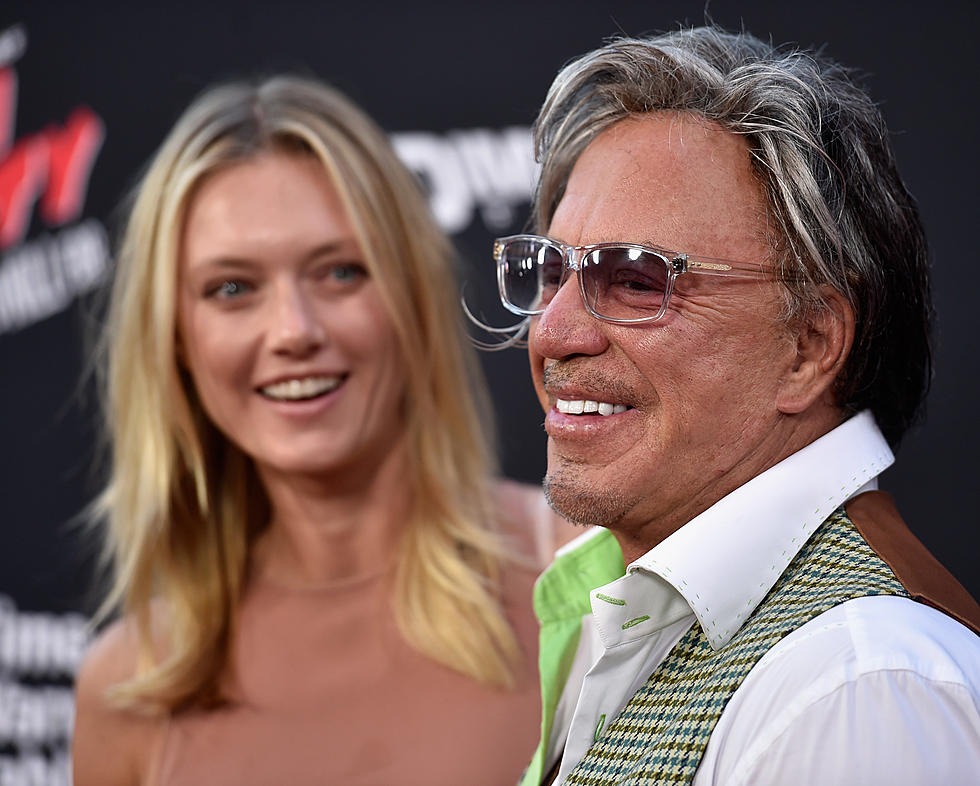 Free Beer & Hot Wings: Mickey Rourke’s Knockout Punch to the Butt Was Devastating (Video)