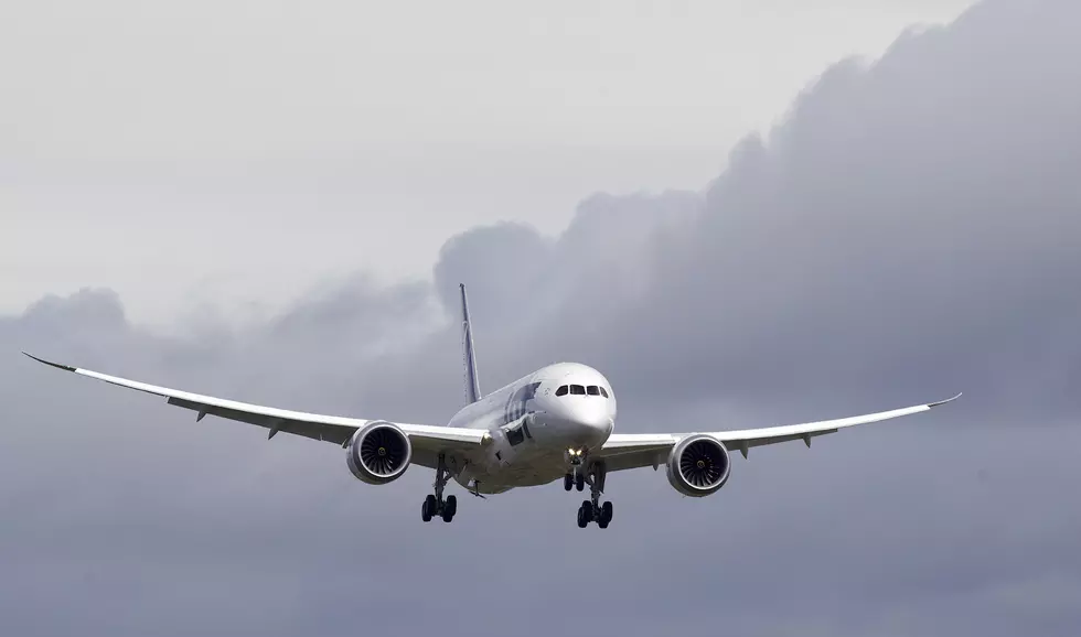 Planes Landing In Crosswinds Might Make You Not Want to Fly [Video]