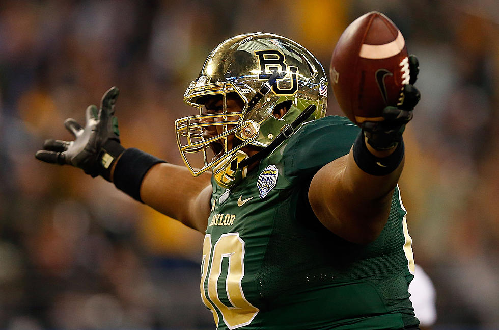 Baylor’s 410-Pound LaQuan McGowan Practicing at Tight End [Video]