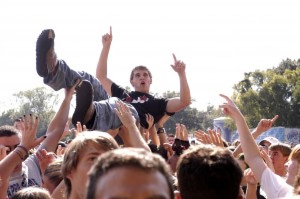 10 Types of Fans at Shows You Will Encounter [Video]