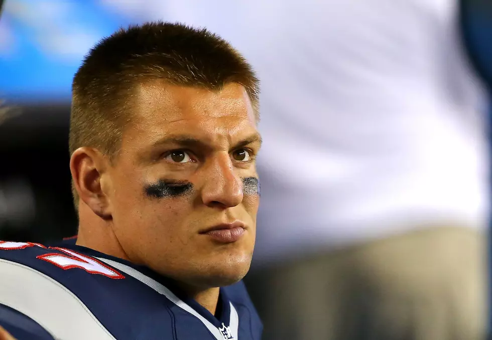 Magician Makes Gronk’s Phone Disappear, Then Reappear in a Crazy Place [Video]