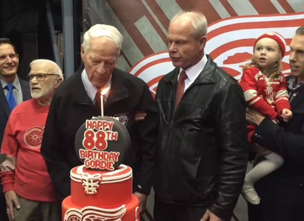 Detroit Red Wings Celebrate Gordie Howe’s Upcoming 88th Birthday [Video]