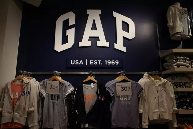 Gap And Old Navy Splitting, Gap to Close 230 Stores