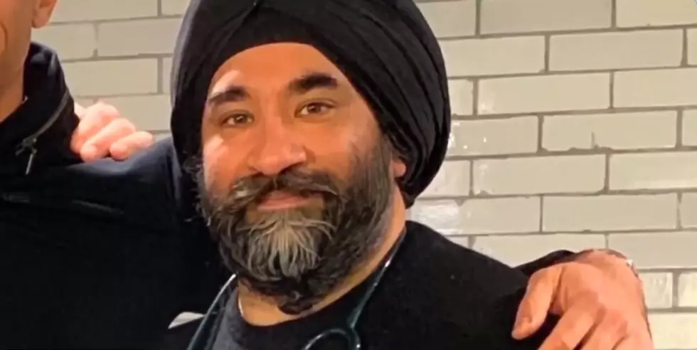 A Sikh Doctor Shaves His Beard In Order To Help COVID-19 Patients