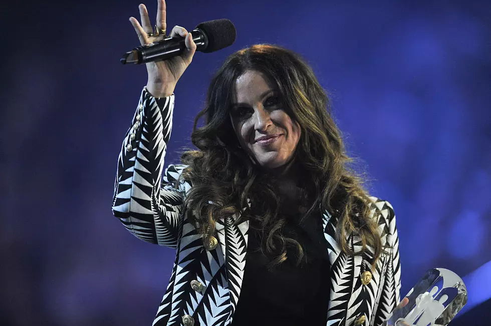 Alanis Morissette Had The Cutest Interruption During Her Live Performance On The Tonight Show