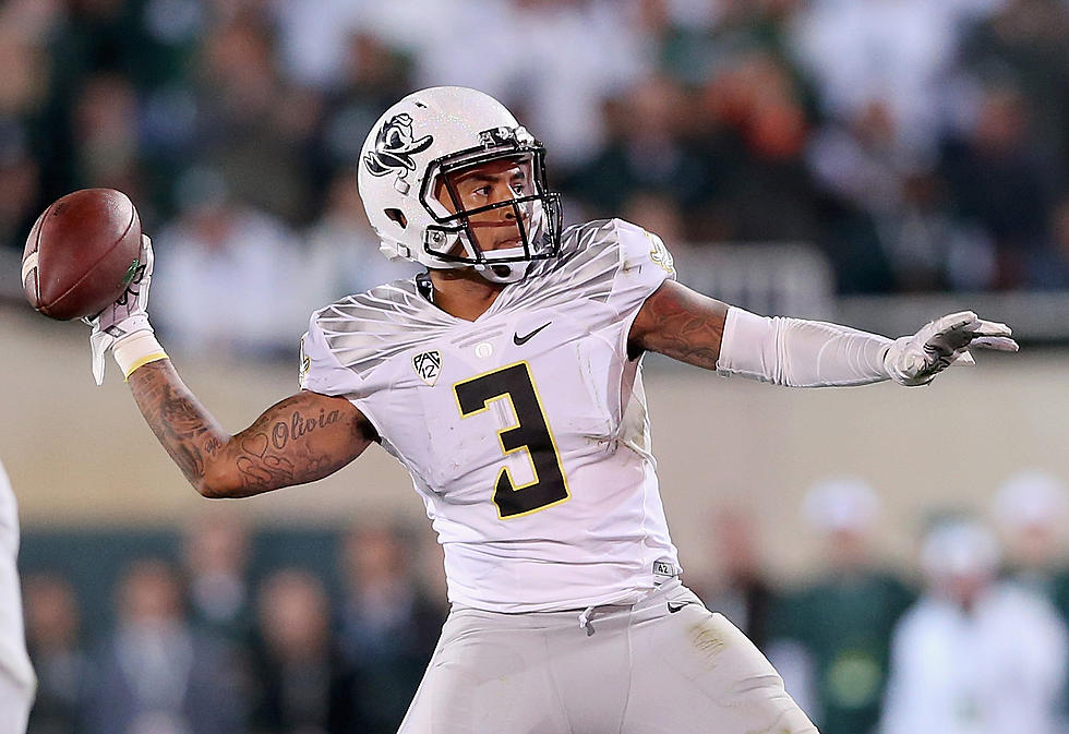 Ducks QB Has Broken Finger, Might Play This Weekend