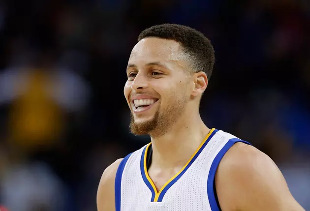 Curry is First Player to Make 300 3s in a Single Season