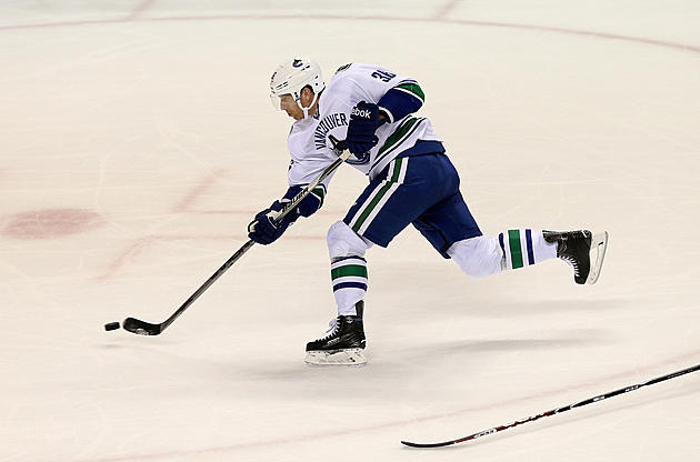 Hansen Helps Canucks Snap 9-game Skid With 4-2 Win vs Sharks