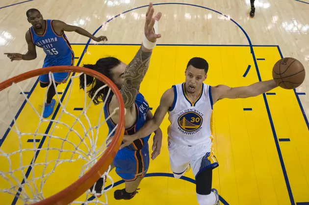 Curry Dazzles Again, Warriors Even Series With Thunder 1-1