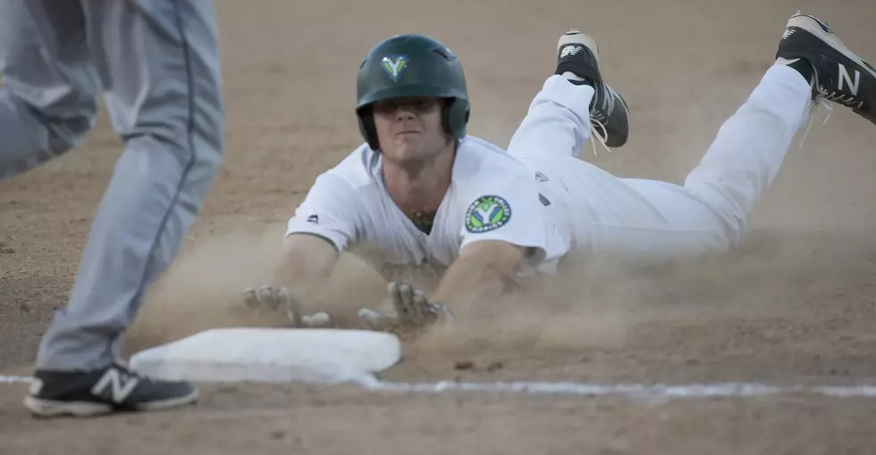 Seven-Run 5th Powers Pippins to Win