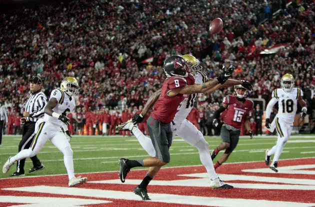 Washington State Holds on for 27-21 Win Over UCLA